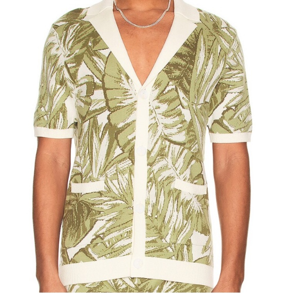 SER.O.YA NWOT Men’s Taz Shirt in Sage Palm
100% Cotton. Size XL M-014
